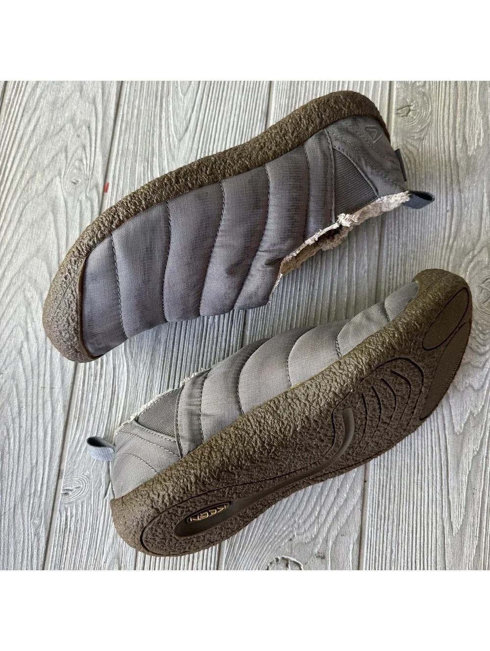 KEEN Cush Howser Men's 9 Quilted Slippers Slip-On Fleece Lined Camp Shoes Hike